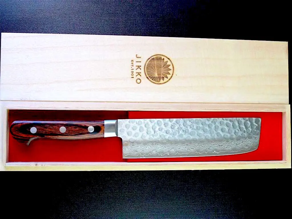 Sakai Jikko "Nakiri" Vegetable Knife- Damascus with Hammered Finish (16cm)